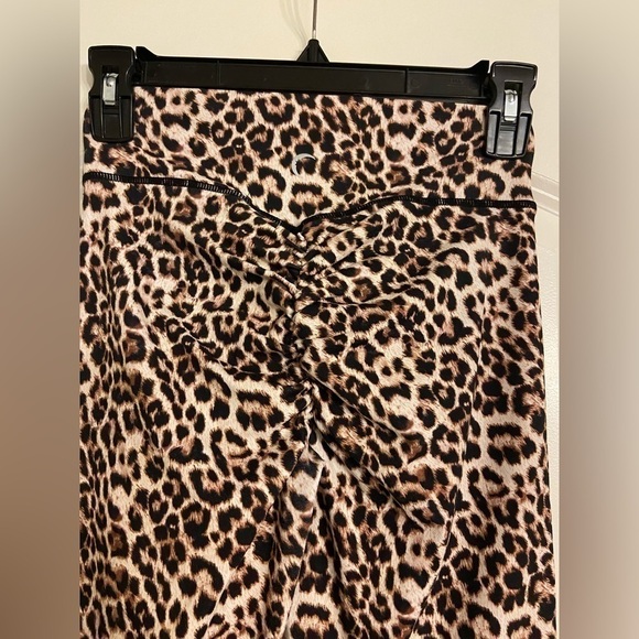 zyia Active Leopard Brilliant Scrunchy What Hi-Rise 7/8 Leggings Size 4 - Picture 8 of 8